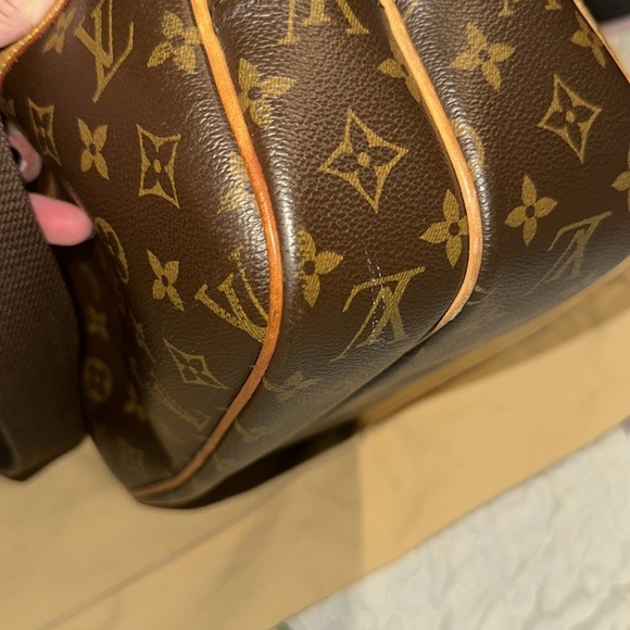Louis Vuitton Brown Monogram Messenger Bag
Reporter. - Picture 10 of 14